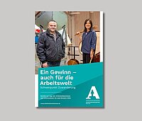 Das Cover des Lageberichts 2026 mit dem Schwerpunkt Migration zeigt einen Mann und eine Frau in unterschiedlichen Arbeitsumfeldern