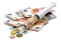 Geldscheine mit Finanzspritze.