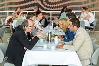 Betriebsrät*innen und Abgeordnete im Festsaal der Bremischen Bürgerschaft
